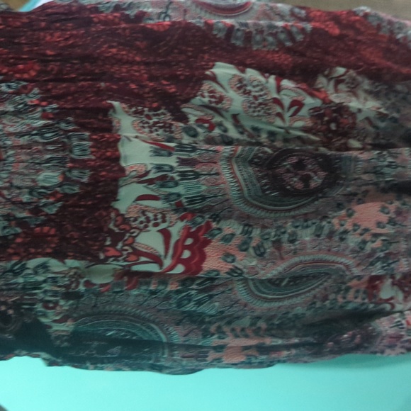 A cute patterned dress - Picture 2 of 3